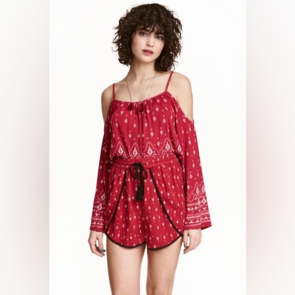 H&M Love Cochella Pants - H&M LOVES COACHELLA Crinkled Shorts